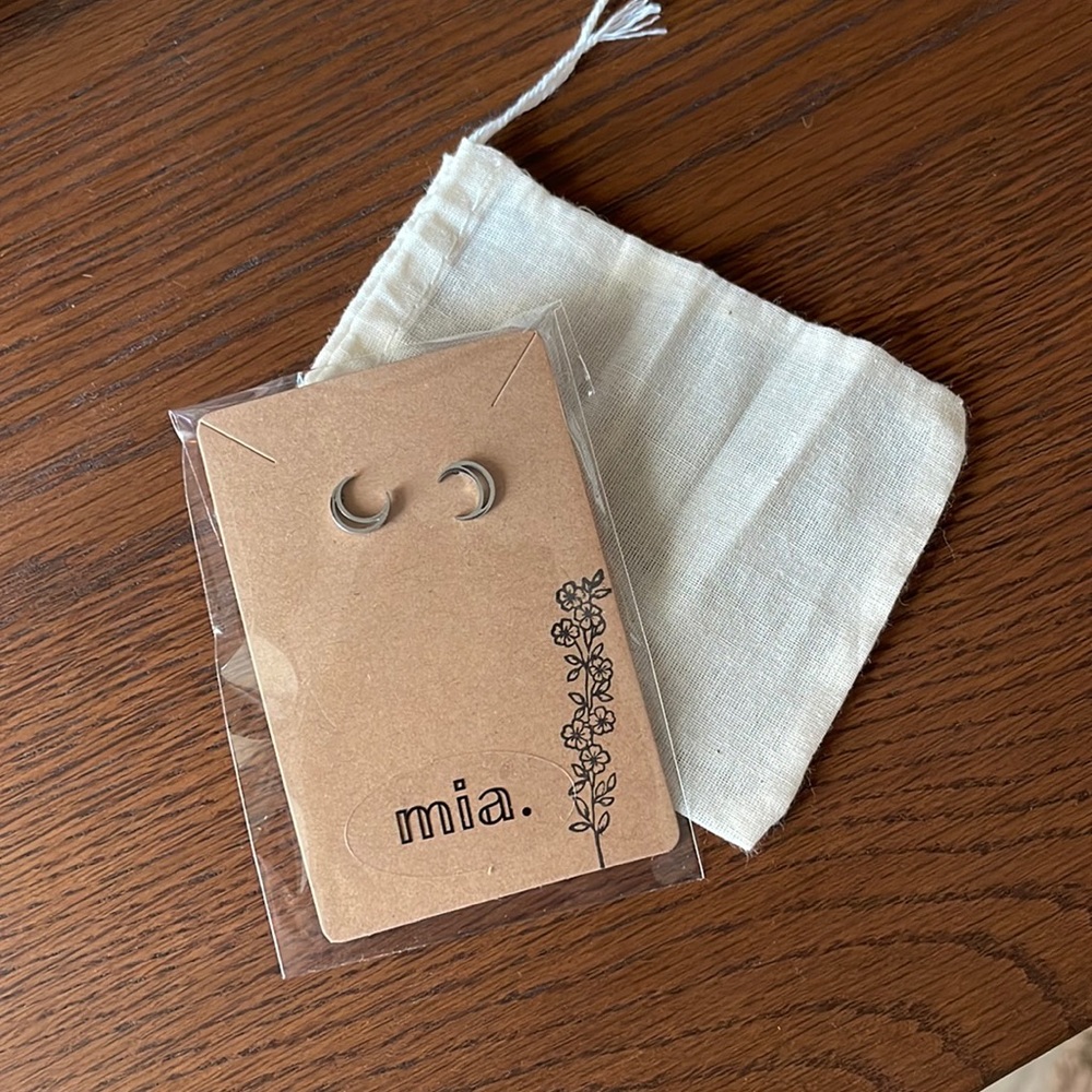 MIA. earrings style 8.